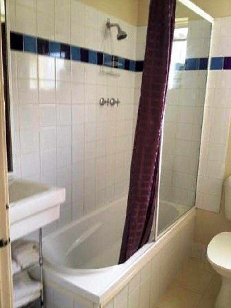 Harbourside Motel 3*