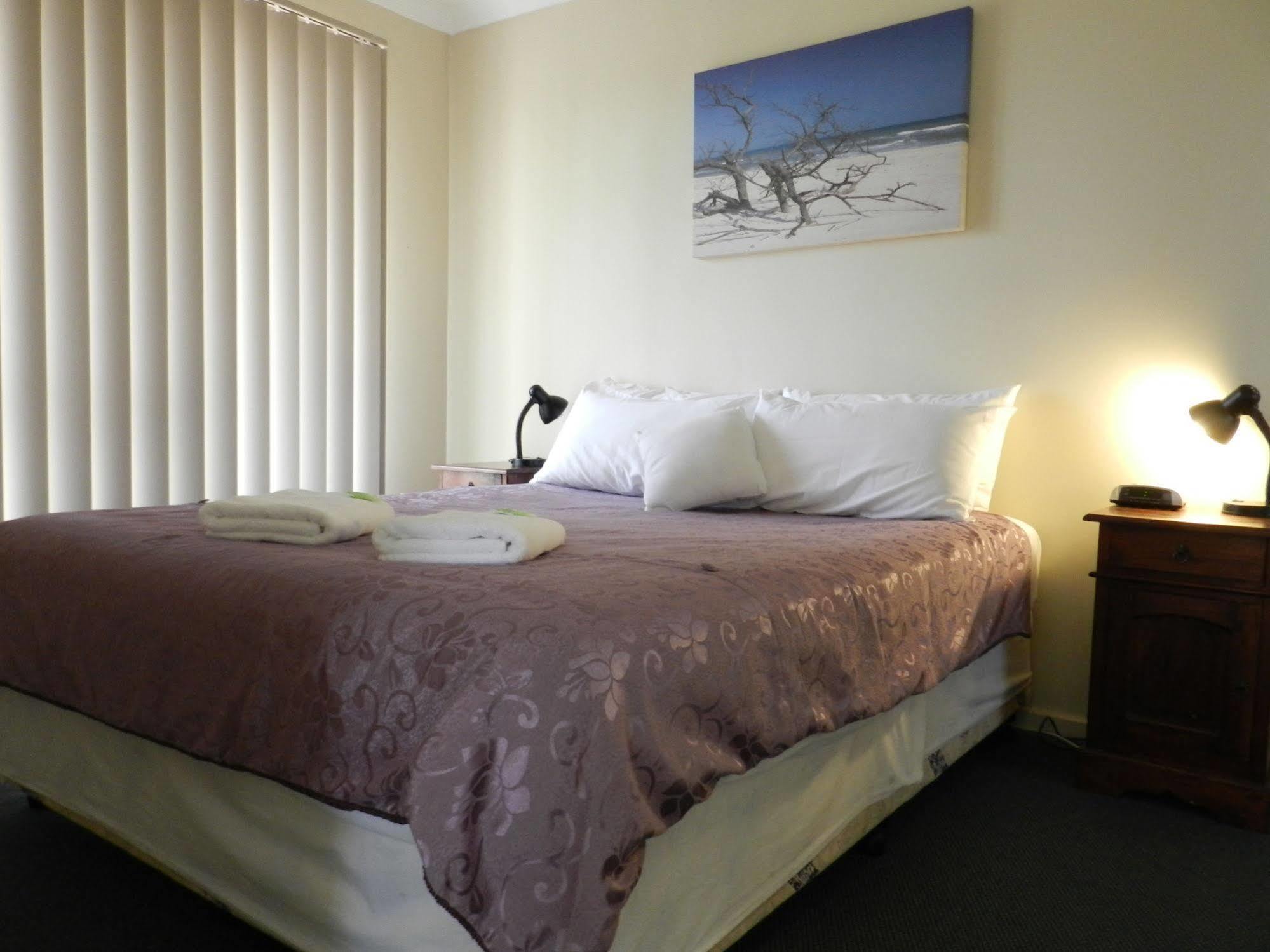 Harbourside Motel 3*